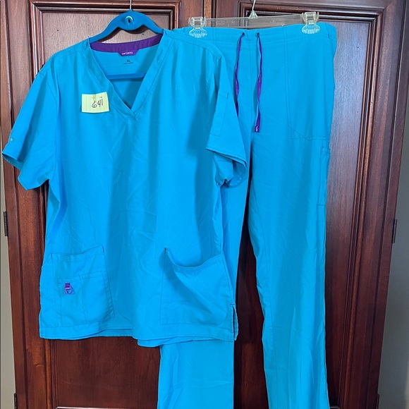 Carhartt Other - Carhartt Scrubs Turquoise and Purple trim Apparel Top size XL pants L